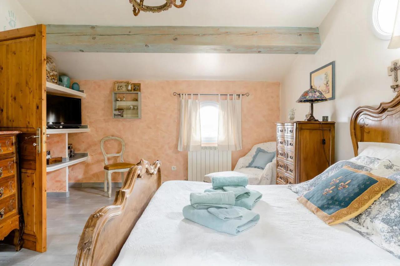 Agreable Chambre D'Hotes Avec Piscine Bed & Breakfast Le Beausset Luaran gambar
